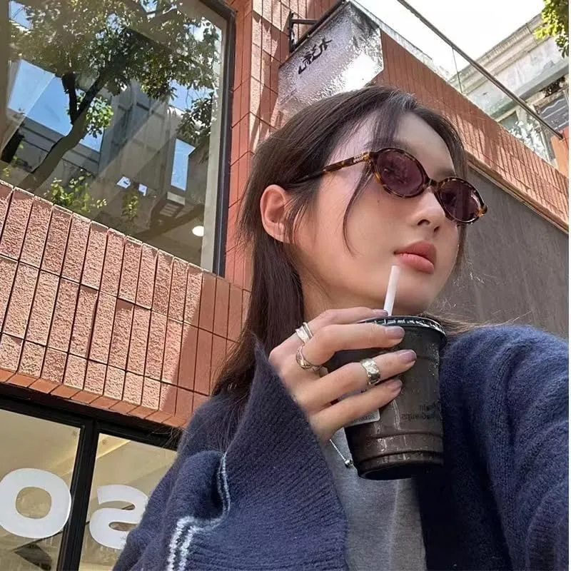 MOLERFO Retro Blue Light Blocking Glasses Full Frame Oval Sunshade Tortoise Glasses Fashion Fake Glasses Travel Glasses